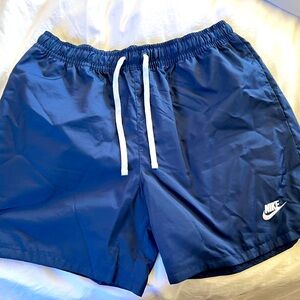 NIKE Essentials Flow Nylon Mens Shorts gently used Large men’s 5inch inseam